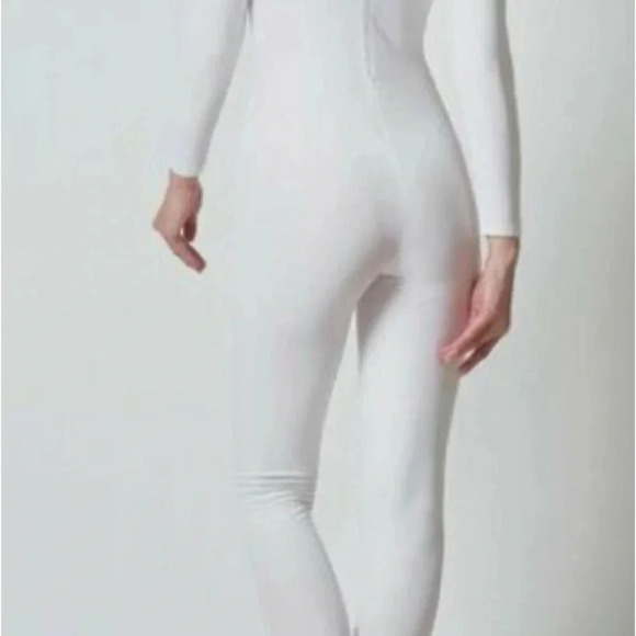 White jumpsuit,layering ,apres ski,bodycon sculpting,ribbed,mock neck,NWT”,125$ - Picture 5 of 15